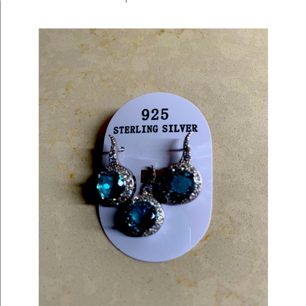 Cubic zirconia aquamarine set